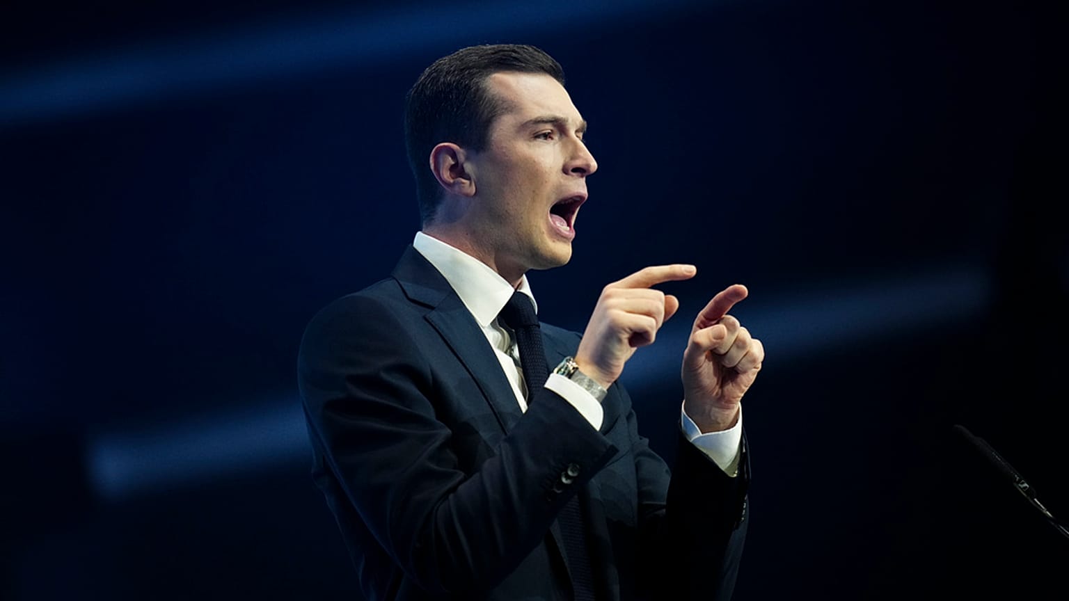Le président du Rassemblement national, Jordan Bardella, prononce un discours lors d'un meeting à Marseille, dans le sud de la France, dimanche 3 mars. 3, 2024