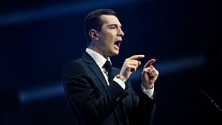Le président du Rassemblement national, Jordan Bardella, prononce un discours lors d'un meeting à Marseille, dans le sud de la France, dimanche 3 mars. 3, 2024
