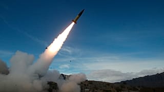 L'esercito degli Stati Uniti effettua prove di tiro di missili al White Sands Missile Range, nel Nuovo Messico (14 dicembre 2021)
