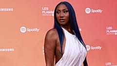 La chanteuse Aya Nakamura pose devant la cérémonie de remise des Flammes jeudi 25 avril 2024 à Paris.