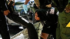Amerikan polisi, Emory Üniversitesi'nde Gazze'ye destek gösterileri düzenleyen öğrencilere müdahale ederek çok sayıda öğrenciyi gözaltına aldı
