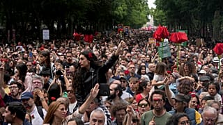 Zur Feier des Tages versammelten sich zehntausende Menschen in Lissabon.