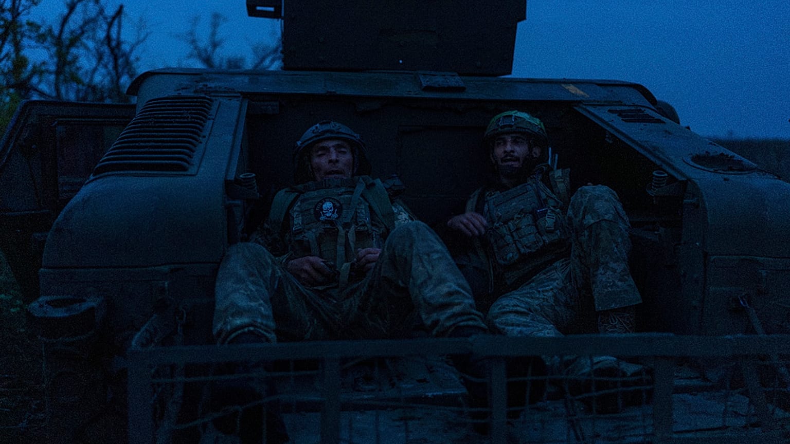 Soldati ucraini vicino la linea del fronte di Bakhmut, nella regione del Donetsk, 24 aprile 2024, Ucraina