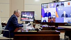 Putin reúne-se com líderes nacionais online