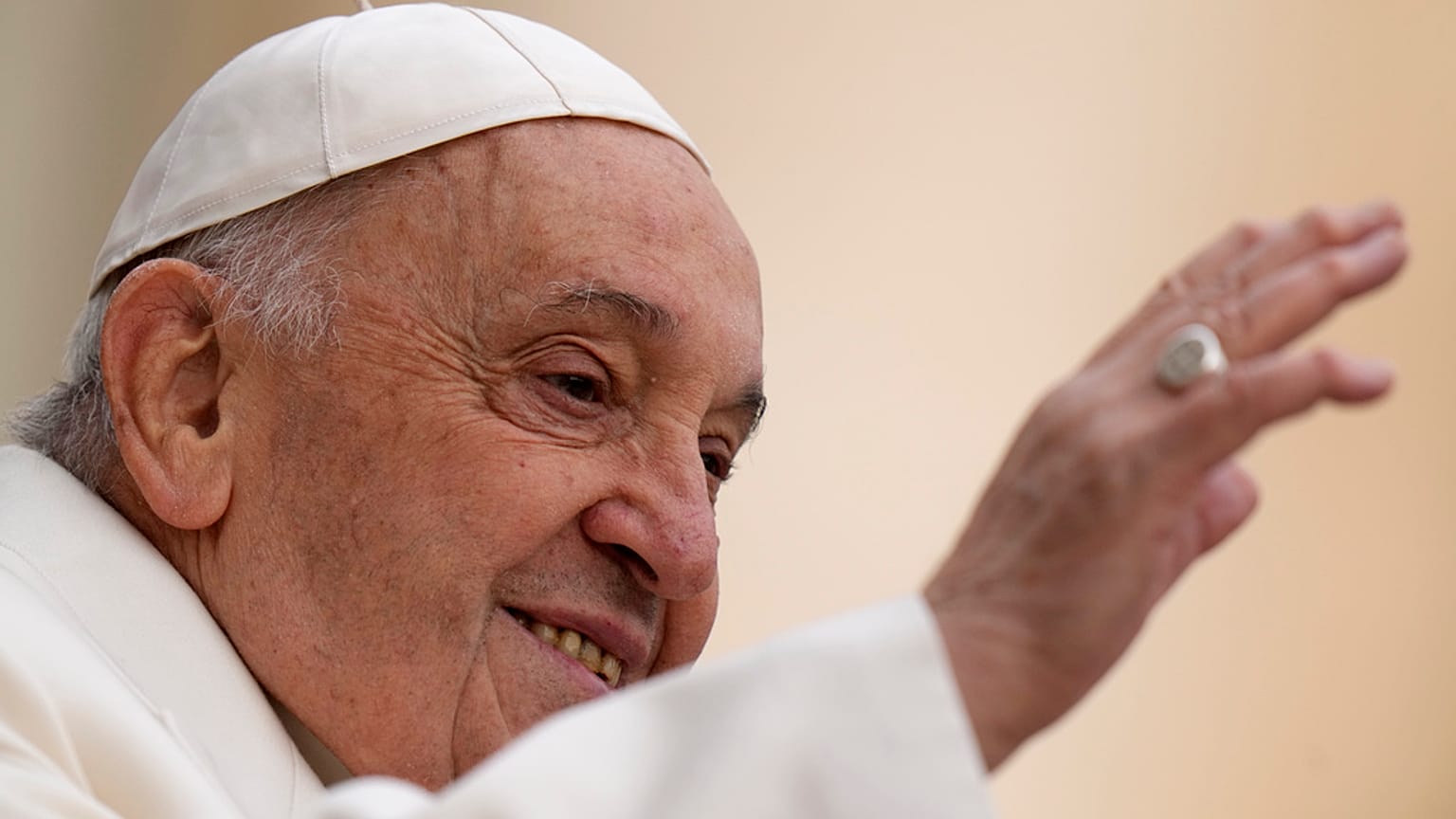 Papst Franziskus hat die Kunstbiennale von Venedig besucht.