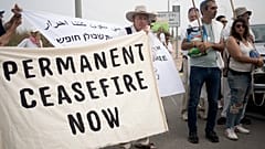 Izraeli és palesztin békepárti tüntetők
