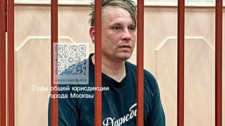 El periodista Serguéi Kareline en un tribunal de la región de Murmansk, el 27 de abril de 2024.