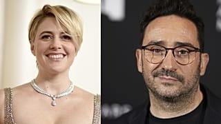 La presidenta del jurado Greta Gerwig y el director español Juan Antonio Bayona