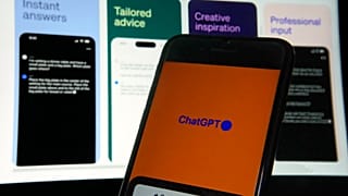 La aplicación ChatGPT de OpenAI se mostró en un iPhone en Nueva York en mayo del año pasado