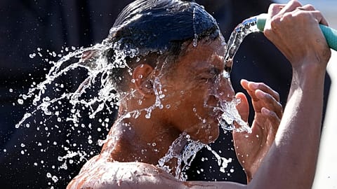 Extreme heat prompts people to cool themselves off