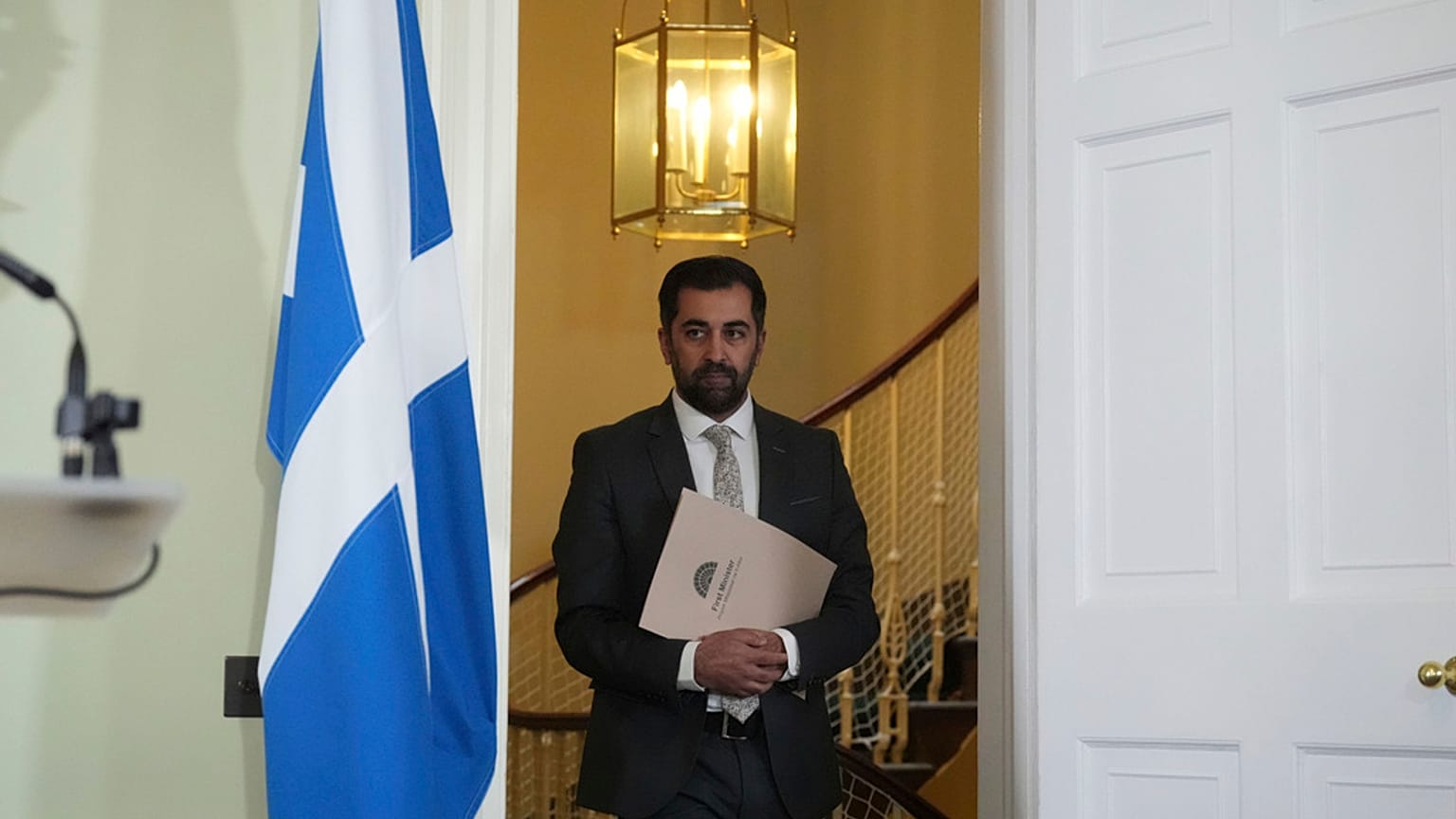 Der schottische Regierungschef Humza Yousaf will nach nur 13 Monaten im Amt zurücktreten. 