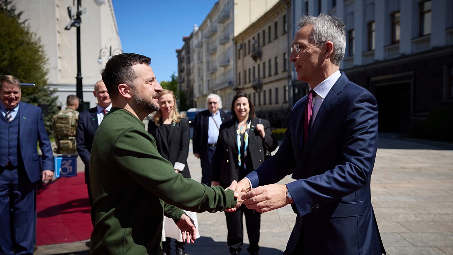 Ukrayna Cumhurbaşkanı Volodimir Zelenski ve NATO Genel Sekreteri Jens Stoltenberg