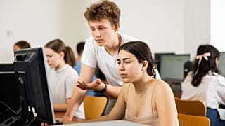 How serious gameplay fosters teenagers’ ability to discern misinformation techniques