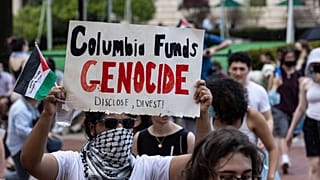Palesztinpárti, Izrael-ellenes tüntető a Columbia egyetem campusán április 29-én