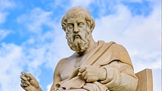 Atina Akademisi'nde Platon Heykeli