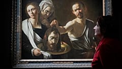 El cuadro "Salomé recibe la cabeza de Juan Bautista" de Miguel Ángel en la National Gallery de Londres, el martes 16 de abril de 2024.