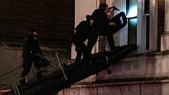 La Policía de Nueva York irrumpe en el campus de Columbia.