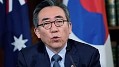  وزير الخارجية الكوري الجنوبي، تشو تاي يول، يسار، ووزير الدفاع الوطني الكوري الجنوبي شين وون سيك، في اجتماع وزيري الخارجية والدفاع الأسترالي والكوري الجنوبي ملبور 1 آيار 2024