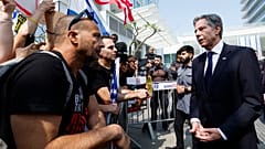 Blinken habla con familiares de rehenes israelíes este miércoles en Tel Aviv