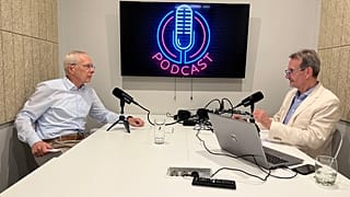 Bod Péter Ákos az euronews stúdiójában   