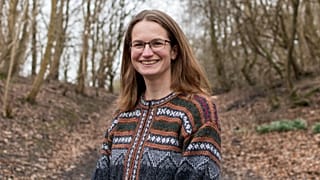Environmental journalist Sophie Yeo runs Inkcap Journal, a magazine about nature and conservation in Britain. Nature's Ghosts is her first book.