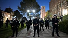 Yüzlerce polis, ABD'nin Los Angeles kentinde bulunan Kaliforniya Üniversitesi (UCLA) yerleşkesine sevk edildi