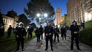 Yüzlerce polis, ABD'nin Los Angeles kentinde bulunan Kaliforniya Üniversitesi (UCLA) yerleşkesine sevk edildi