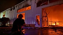 Un dépôt de la poste bombardé par l'armée russe à Odessa