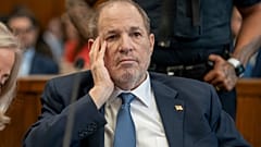 Harvey Weinstein a manhattani bíróságon 2024. május elsején