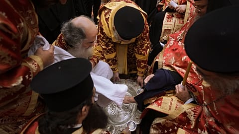 Le Patriarche grec orthodoxe de Terre Sainte Theophilos III célébrant le "lavement des pieds"