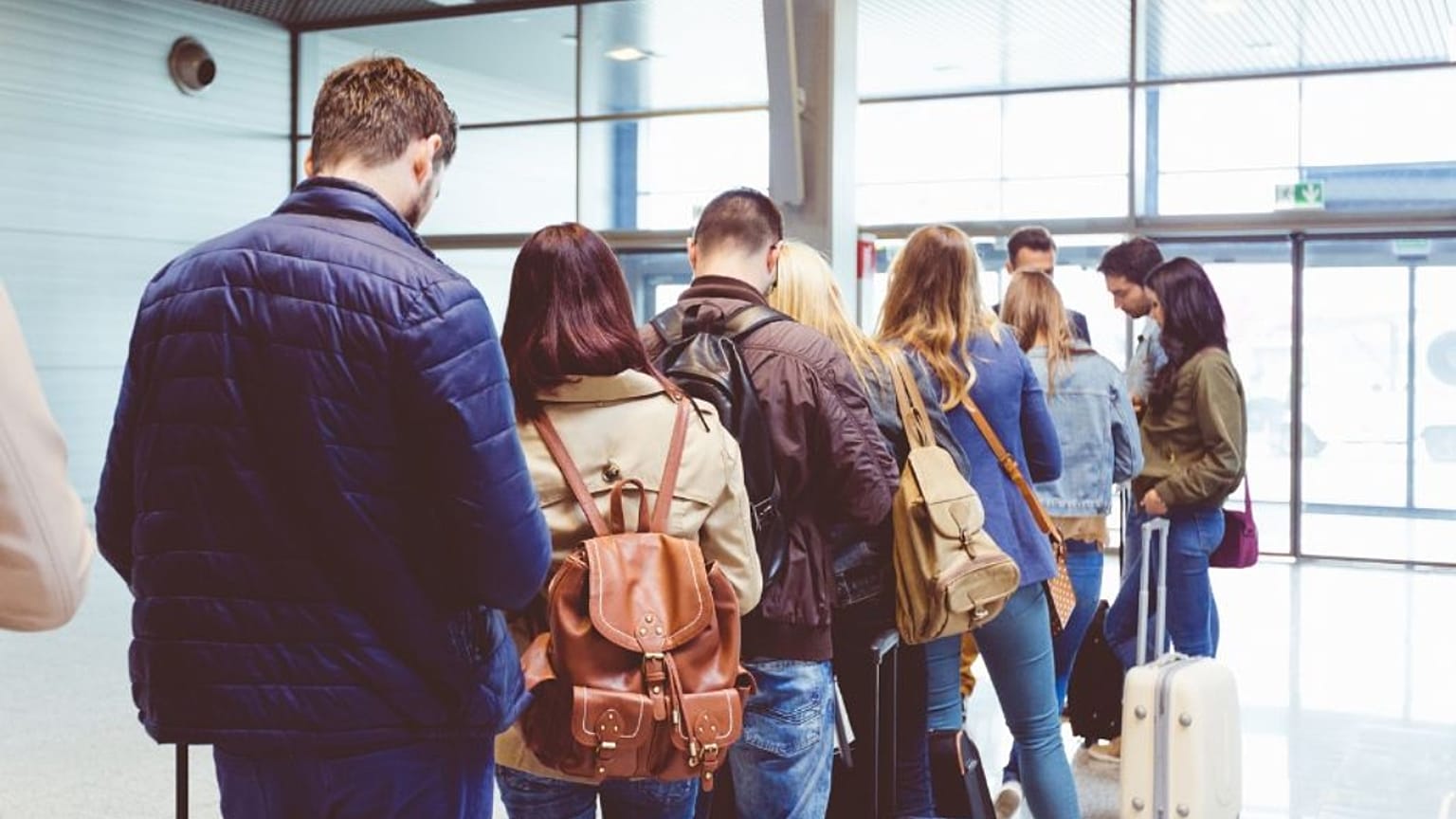 Viajar no bloco da UE e na zona Schengen vai ficar um pouco mais complicado em outubro
