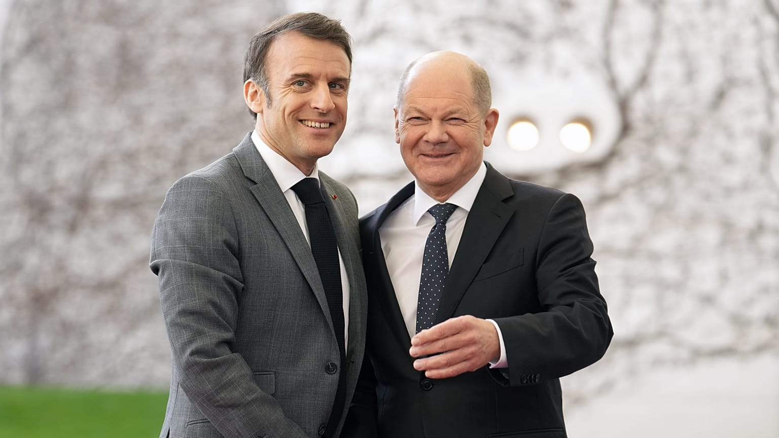 A francia elnök a német kancellárral Berlinben