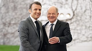 A francia elnök a német kancellárral Berlinben