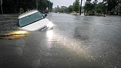 Das Bild zeigt eine Überflutung in Texas. In Frankreich kam es vor allem zu Regen- und Hagelstürmen.