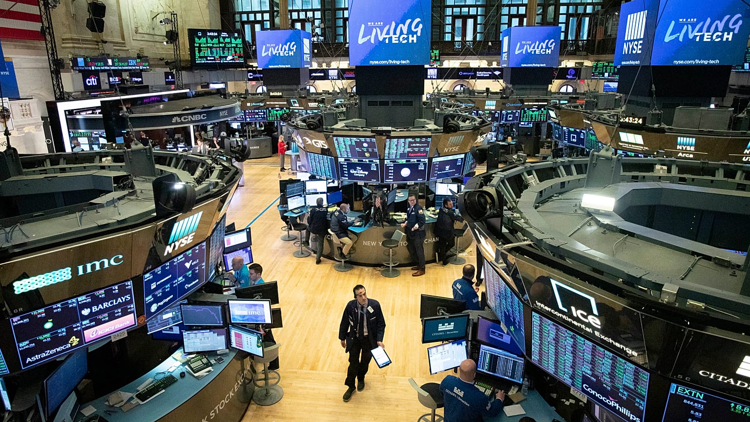 Stock exchange trading floor (file photo)