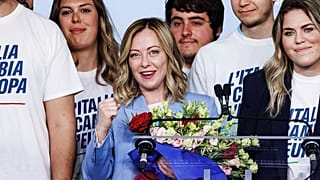 Giorgia Meloni olasz miniszterelnök Pescarában