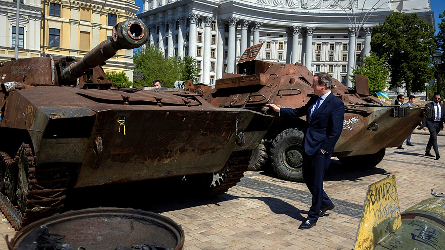 David Cameron à Kyiv, le 2 mai 2024.