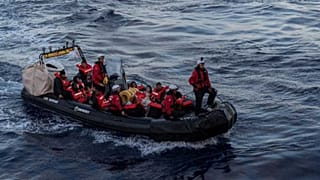 منظمة الطوارئ الإنساينة الإيطالية تنقذ مهاجرين قبالة السواحل الليبية