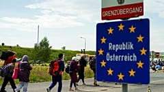 Magyarországról Ausztriába tartó bevándorlók a 2015-ös menekültválság idején