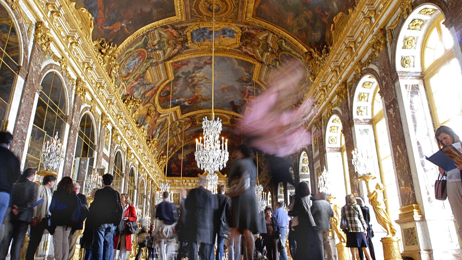 A versailles-i kastélyt sokan látogatták éppen, amikor az akció történt