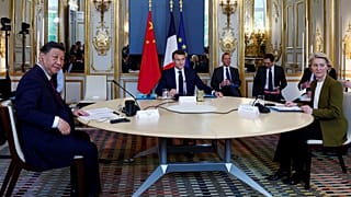 Президент Франции, председатель КНР и глава Еврокомиссии принимают участие в трёхсторонней встрече в Елисейском дворце, 6 мая 2024 года.