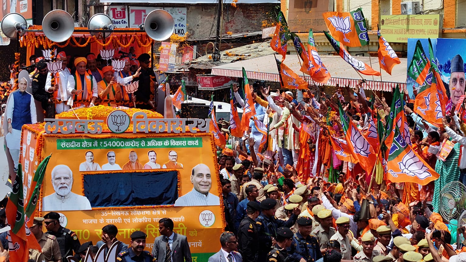Hindistan'da iktidardaki Bharatiya Janata Partisi (BJP) destekçileri