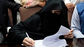 Eski Pakistan Başbakanı İmran Han'ın eşi Büşra Bibi
