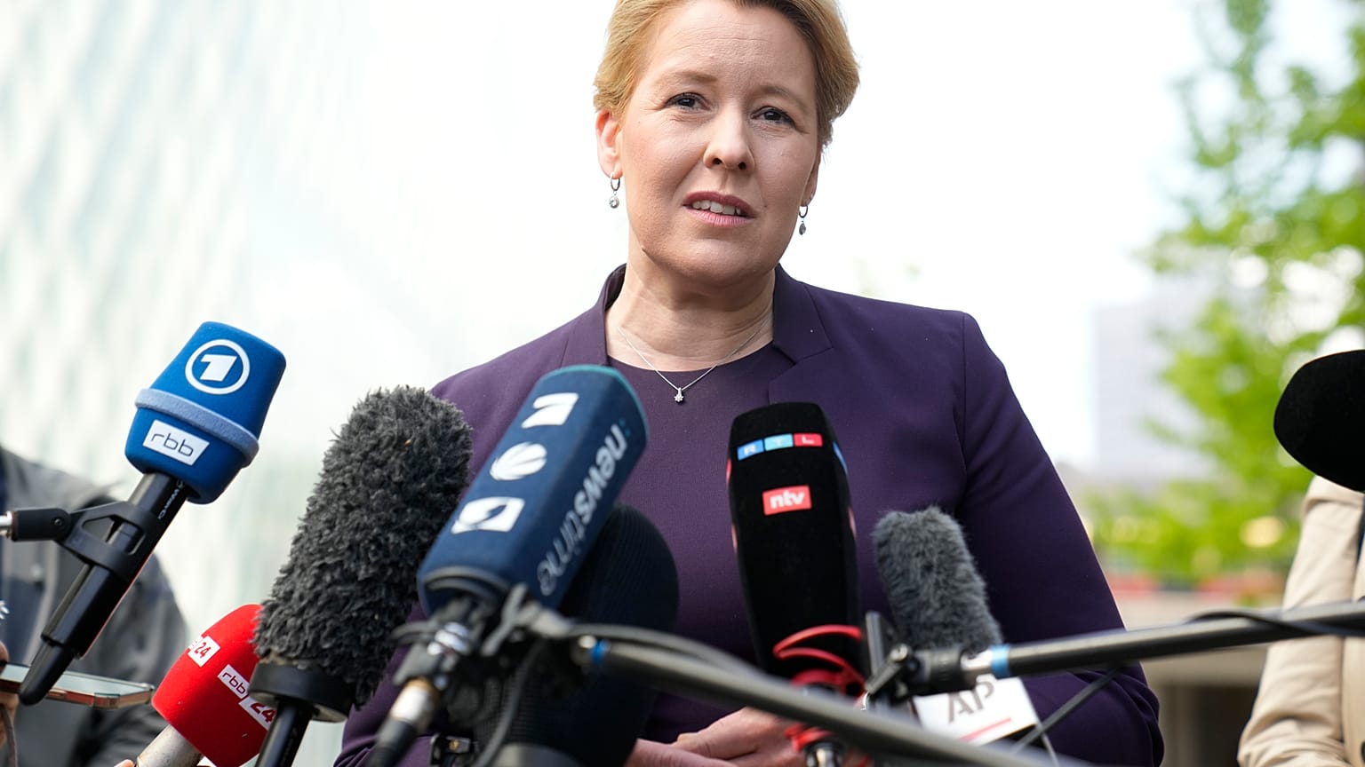 La politica tedesca, Franziska Giffey, è stata ferita lievemente in un'aggressione a Berlino mercoledì