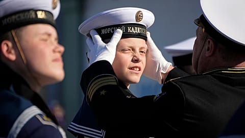 Un jeune cadet de la marine russe. 