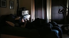 James Walter utiliza un teléfono en su casa del barrio neoyorquino de Queens.