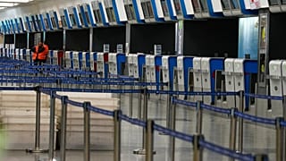 Arjantin'de sendikaların genel greve gitmesi birçok uçak seferinin iptal olmasına neden oldu. Jorge Newbery Havaalanı'nda boş kalan kontuarlar. 