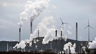Gelsenkirchen, Almanya'da bir BP rafinerisi ve Uniper kömür yakıtlı enerji santrali görülüyor.