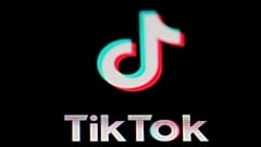 El icono de la aplicación para compartir vídeos TikTok se ve en un smartphone, el martes 28 de febrero de 2023, en Marple Township, Pa