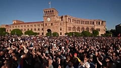 مظاهرات في ساحة الجمهورية في بريفان 